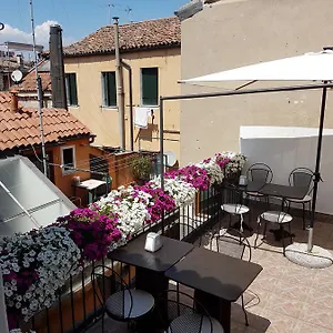https://al-portico-guest-house.hotelinveneto.com