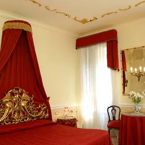 https://casa-alla-fenice.hotelinveneto.com